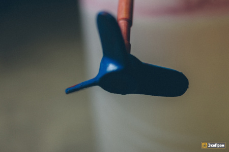 Емкость ФМ 1000 белый в обрешетке с лопастной мешалкой (1265х1880х1265)