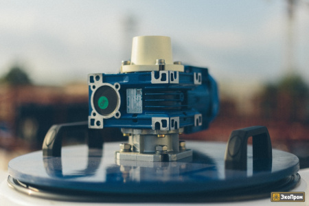 Емкость ФМ 1000 белый в обрешетке с лопастной мешалкой (1265х1880х1265)